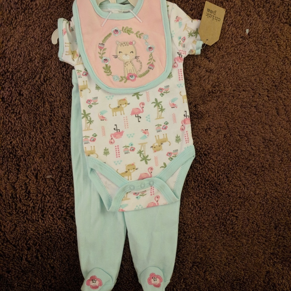 New 3-6 month baby outfit